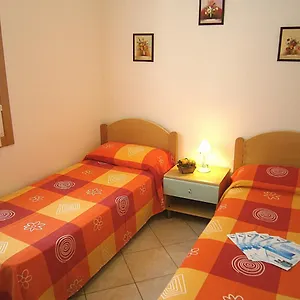  Apartment Dina/viel Italien